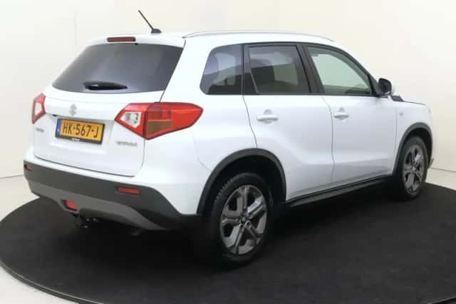 Suzuki Vitara (2015) thumbnail 4