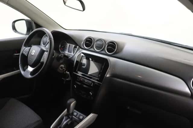 Suzuki Vitara (2015) thumbnail 5