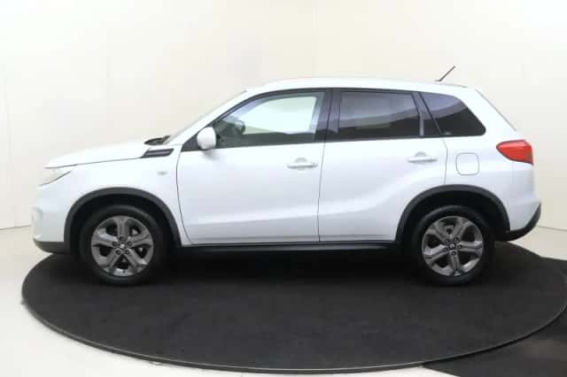 Suzuki Vitara (2015) thumbnail 8