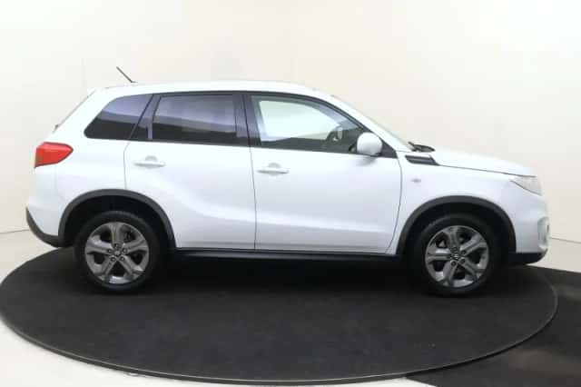 Suzuki Vitara (2015) thumbnail 9