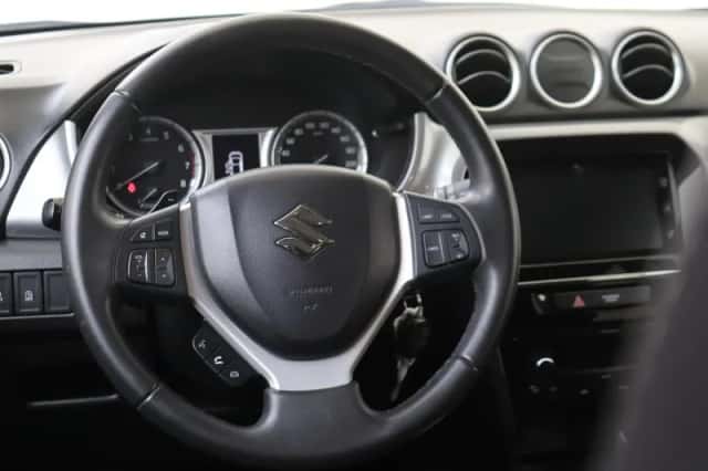Suzuki Vitara (2015) thumbnail 10