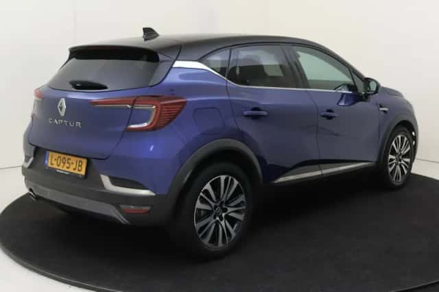 Renault Captur (2021) thumbnail 4