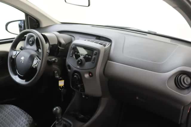 Peugeot 108 (2021) thumbnail 5