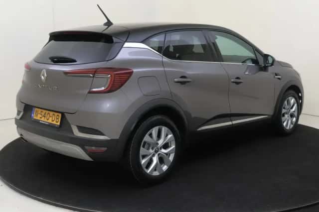 Renault Captur (2021) thumbnail 4