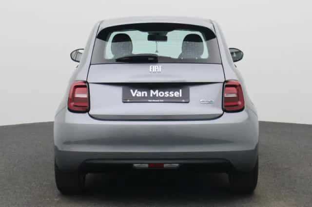 Fiat 500 (2023) thumbnail 5