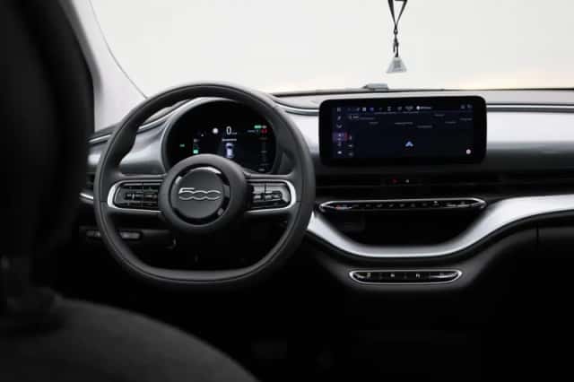 Fiat 500 (2023) thumbnail 7