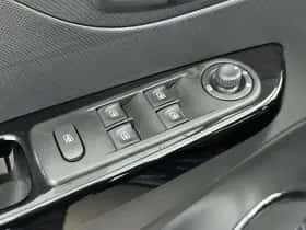 Renault Captur (2015) thumbnail 16