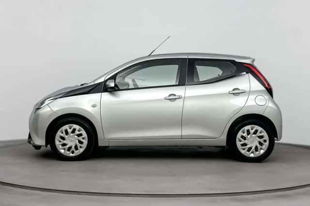 Toyota Aygo (2020) thumbnail 2