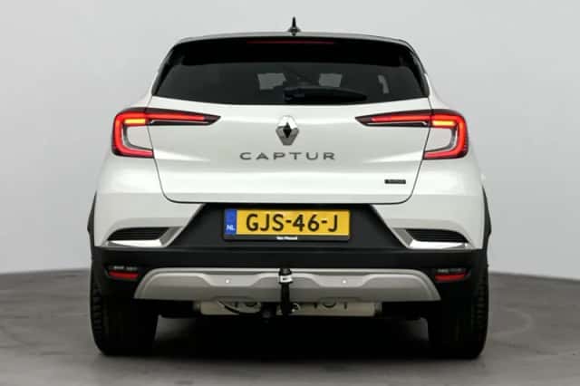 Renault Captur (2023) thumbnail 3