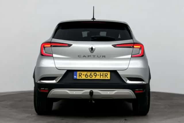 Renault Captur (2022) thumbnail 3