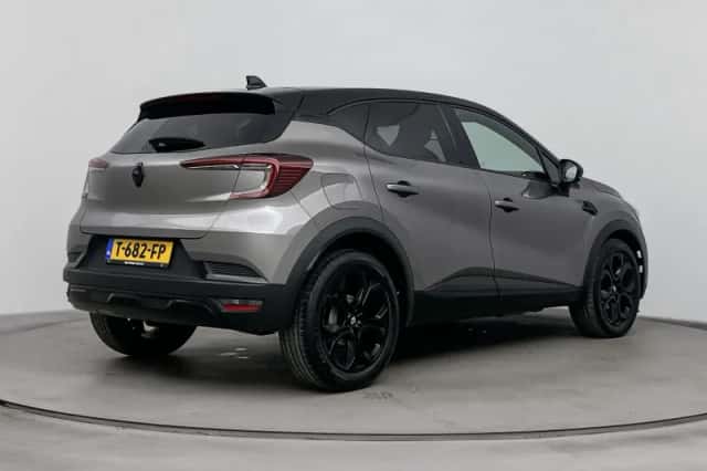 Renault Captur (2023) thumbnail 4