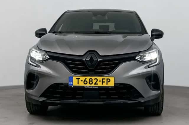Renault Captur (2023) thumbnail 5