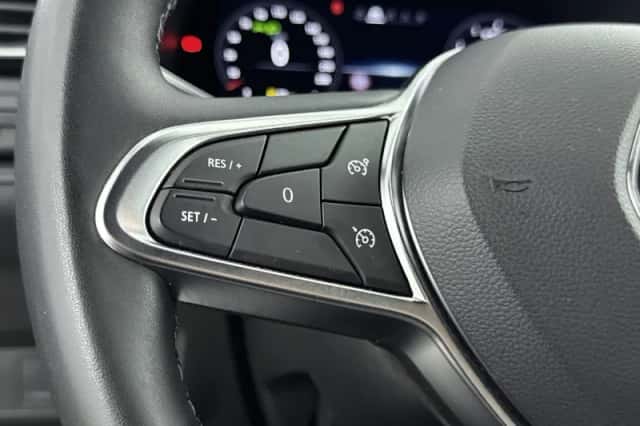 Renault Captur (2023) thumbnail 6
