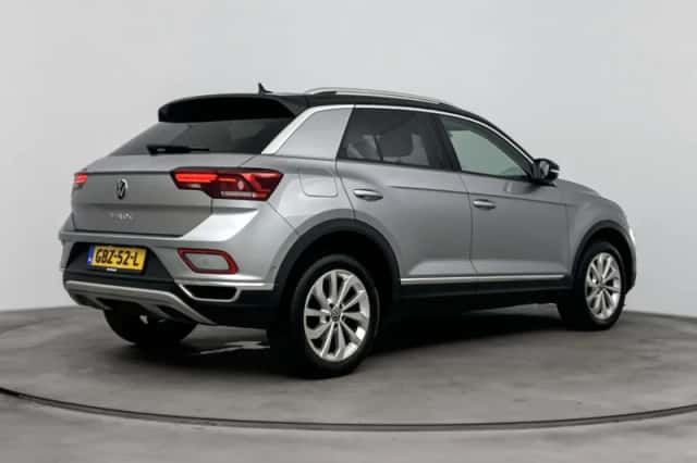 Volkswagen T-Roc (2023) thumbnail 2