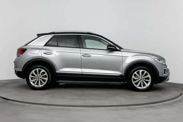 Volkswagen T-Roc (2023) thumbnail 3