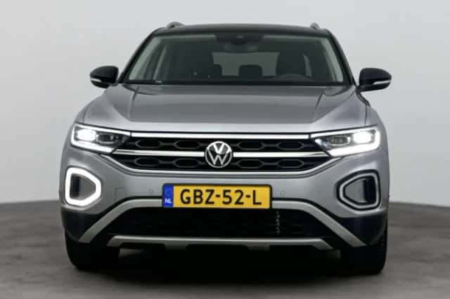 Volkswagen T-Roc (2023) thumbnail 4