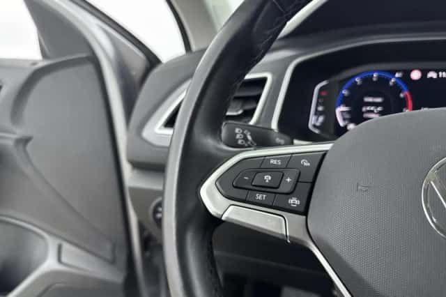 Volkswagen T-Roc (2023) thumbnail 6