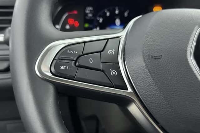 Renault Captur (2022) thumbnail 6