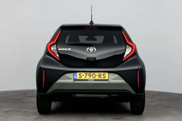 Toyota Aygo (2022) thumbnail 3