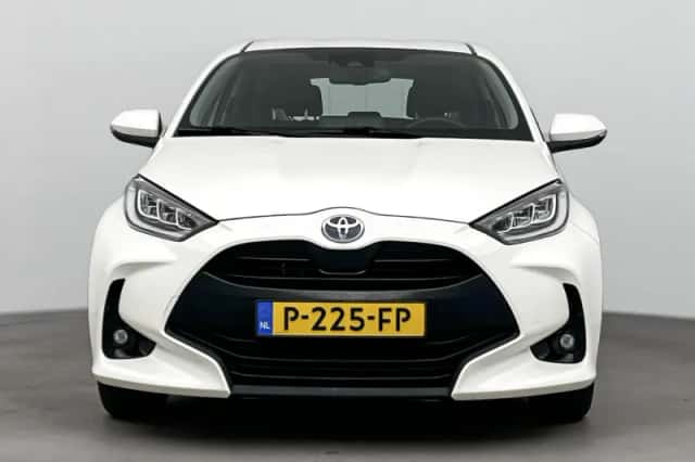 Toyota Yaris (2021) thumbnail 4