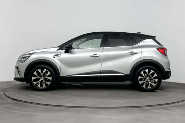 Renault Captur (2023) thumbnail 2