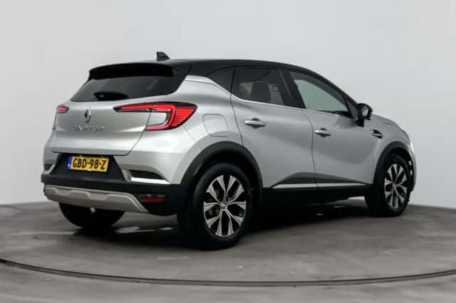 Renault Captur (2023) thumbnail 4