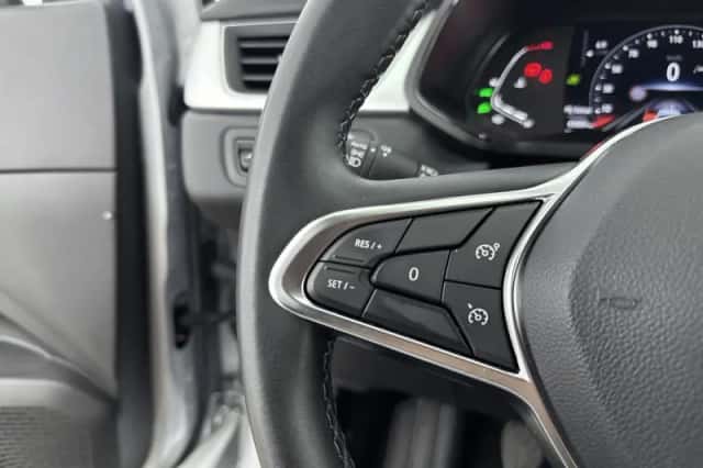 Renault Captur (2023) thumbnail 6