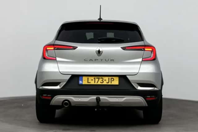 Renault Captur (2021) thumbnail 3