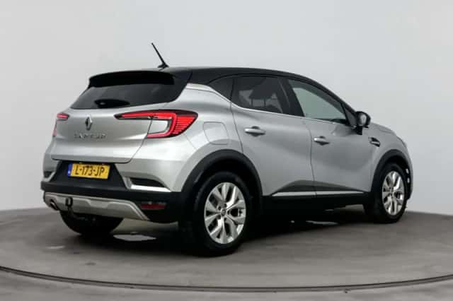 Renault Captur (2021) thumbnail 4