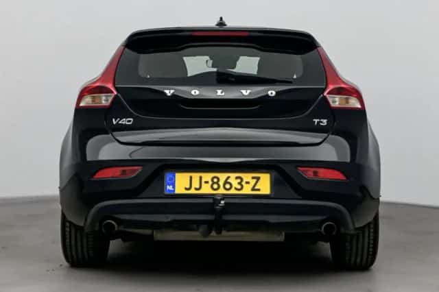 Volvo V40 (2016) thumbnail 3