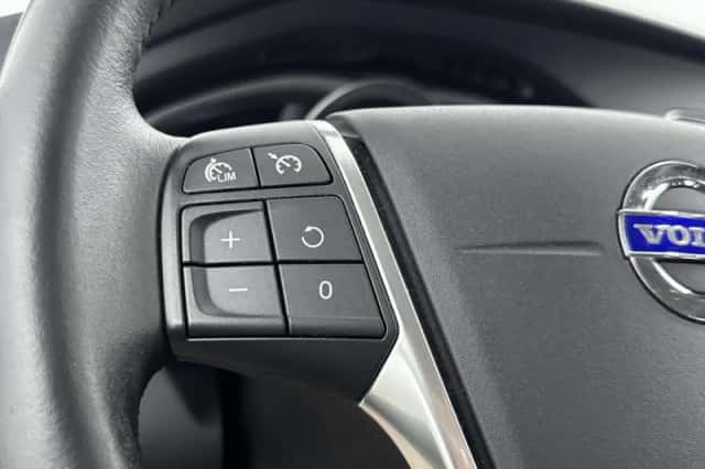 Volvo V40 (2016) thumbnail 6