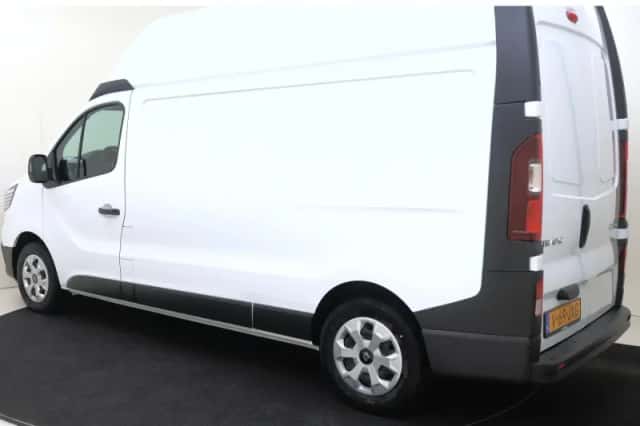 Renault Trafic (2024) thumbnail 4