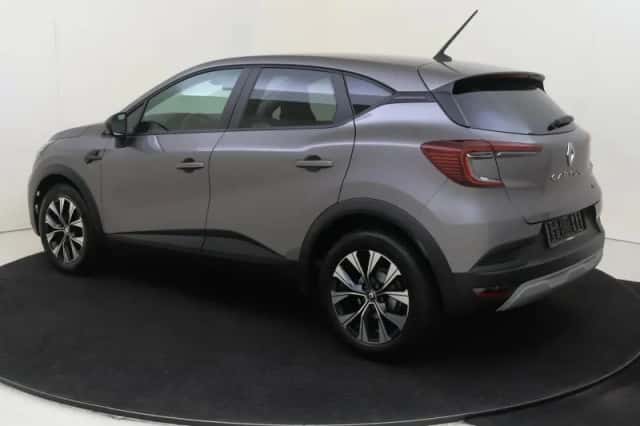 Renault Captur (2023) thumbnail 4