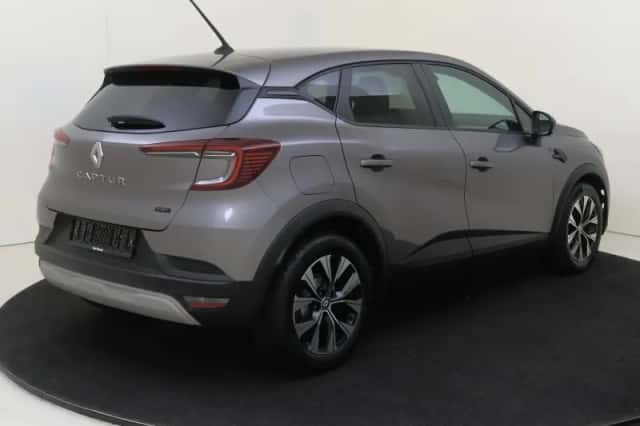 Renault Captur (2023) thumbnail 5
