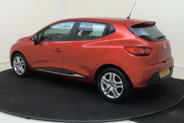 Renault Clio (2018) thumbnail 3