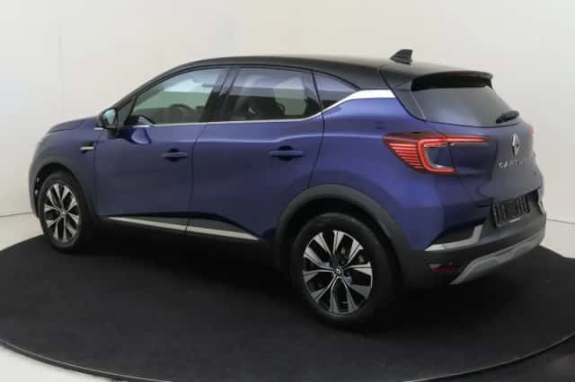 Renault Captur (2023) thumbnail 3