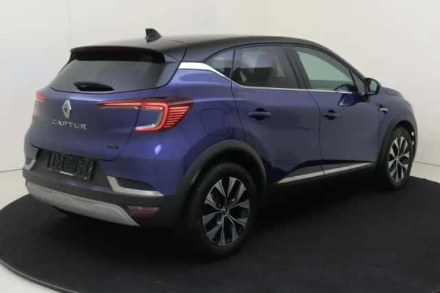 Renault Captur (2023) thumbnail 4