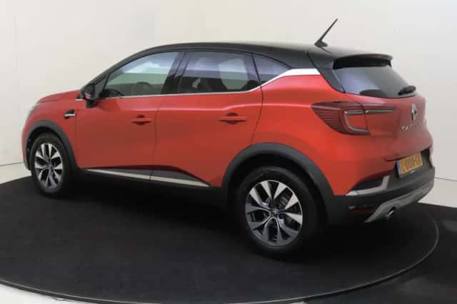 Renault Captur (2021) thumbnail 4