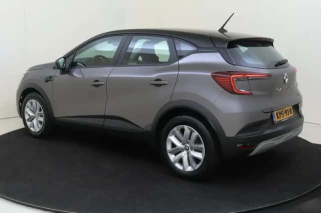 Renault Captur (2023) thumbnail 3