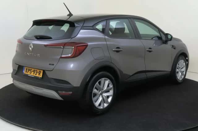 Renault Captur (2023) thumbnail 4