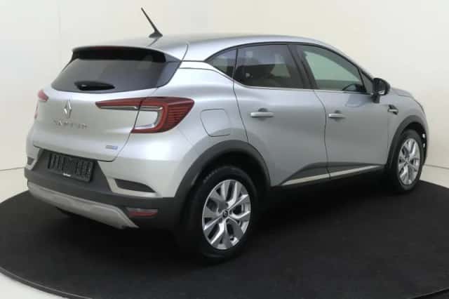 Renault Captur (2021) thumbnail 5