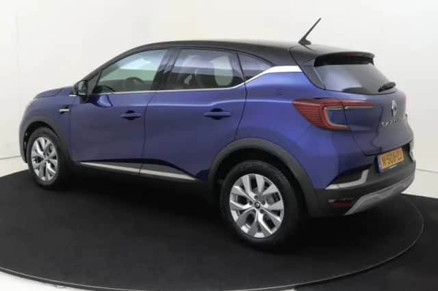 Renault Captur (2022) thumbnail 4