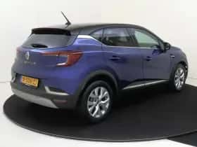 Renault Captur (2022) thumbnail 4