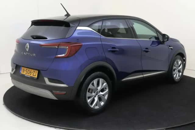 Renault Captur (2022) thumbnail 5