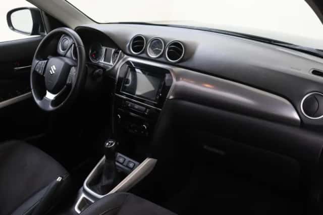 Suzuki Vitara (2017) thumbnail 6