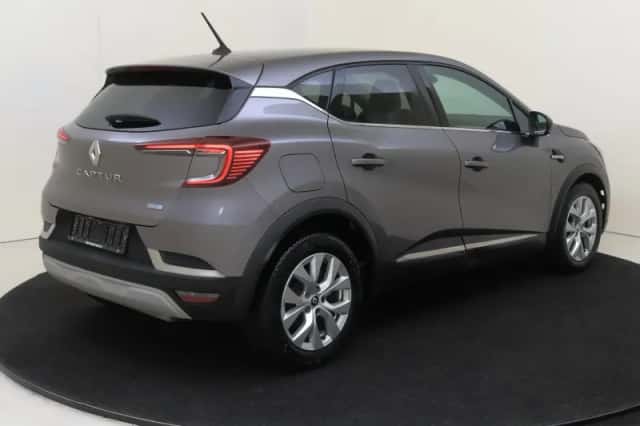 Renault Captur (2022) thumbnail 5