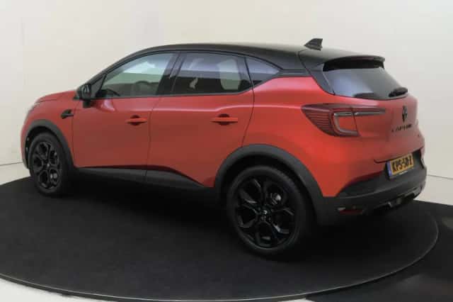 Renault Captur (2023) thumbnail 4