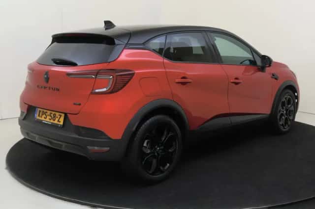 Renault Captur (2023) thumbnail 5