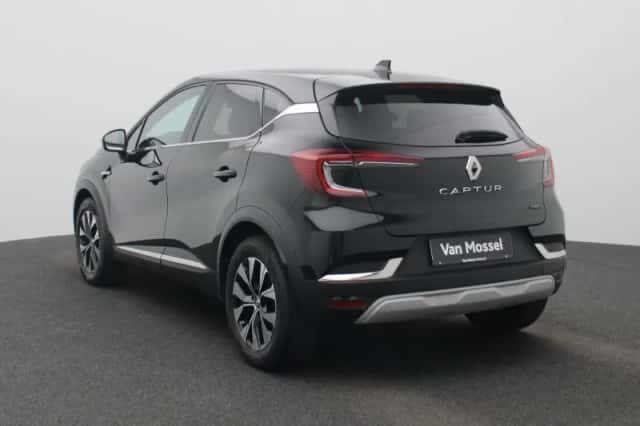 Renault Captur (2023) thumbnail 2