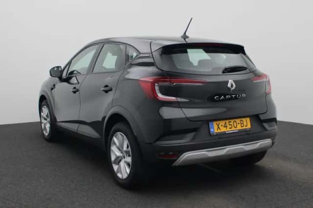 Renault Captur (2023) thumbnail 2